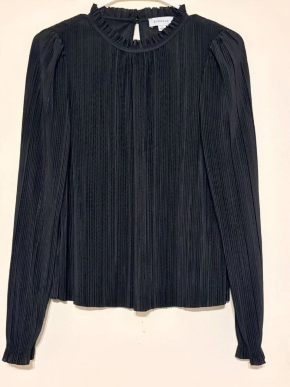 NWT Evereve White Plisse Top Black Long Sleeve Pleated Ruffled Hem Blouse Sz M
